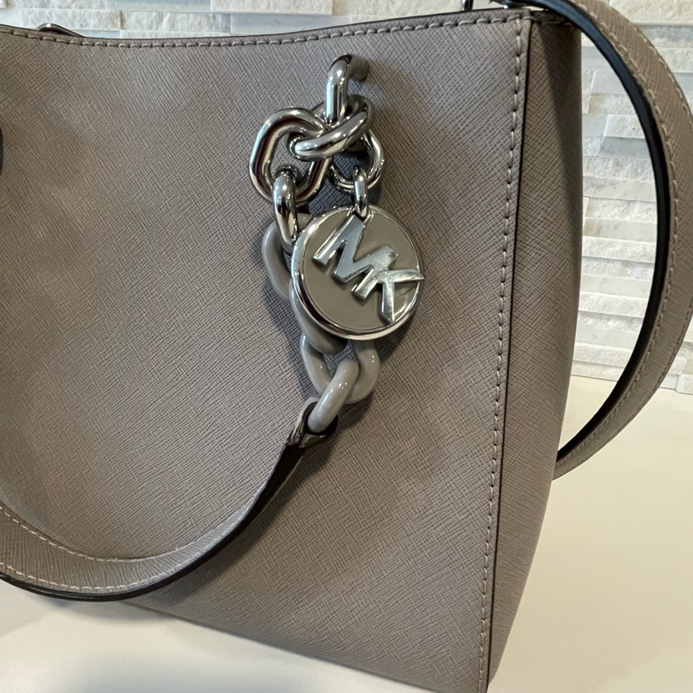 Michael Kors Cynthia Crossbody - Gray - Picture 4 of 7